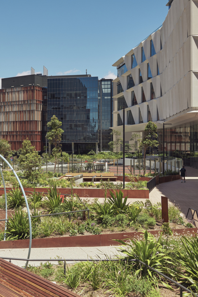 251202 Leathwood UNSW944